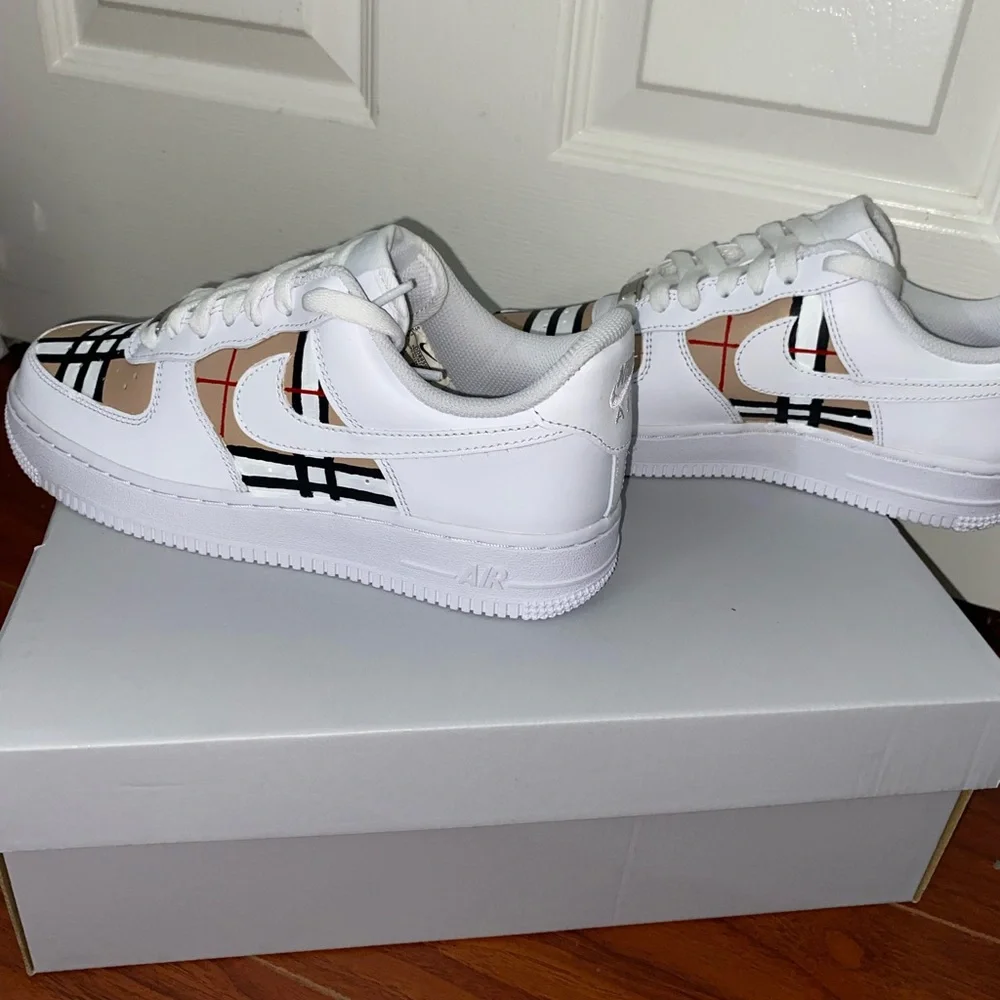 Custom Burberry Nike shoes - Picture 3 of 4